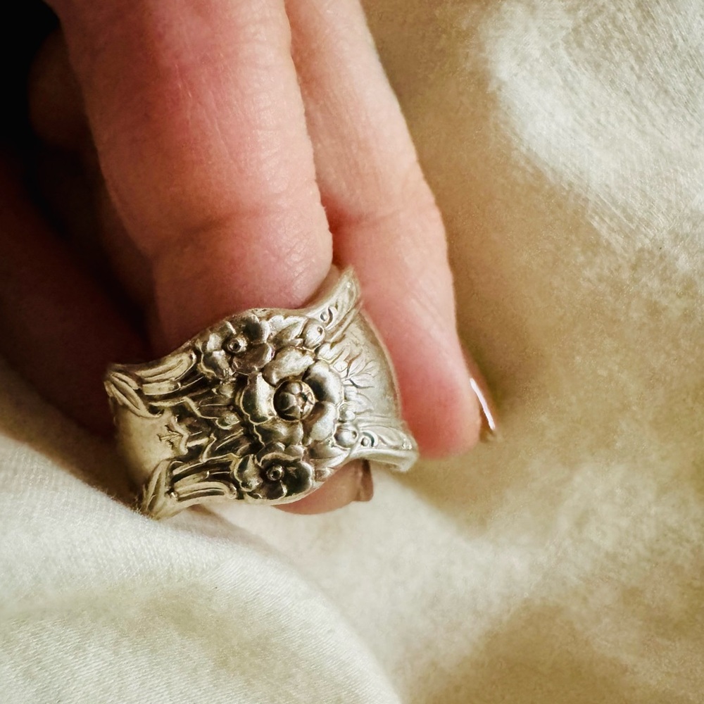 Elegant sterling Silver spoon Ring, sz 8 - Picture 2 of 5